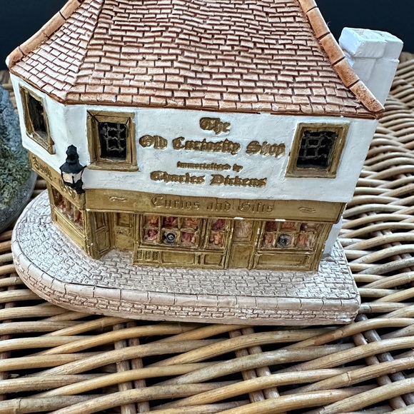 Charming Vintage Antique Miniature Village Cottage Figurines - Picture 2 of 9